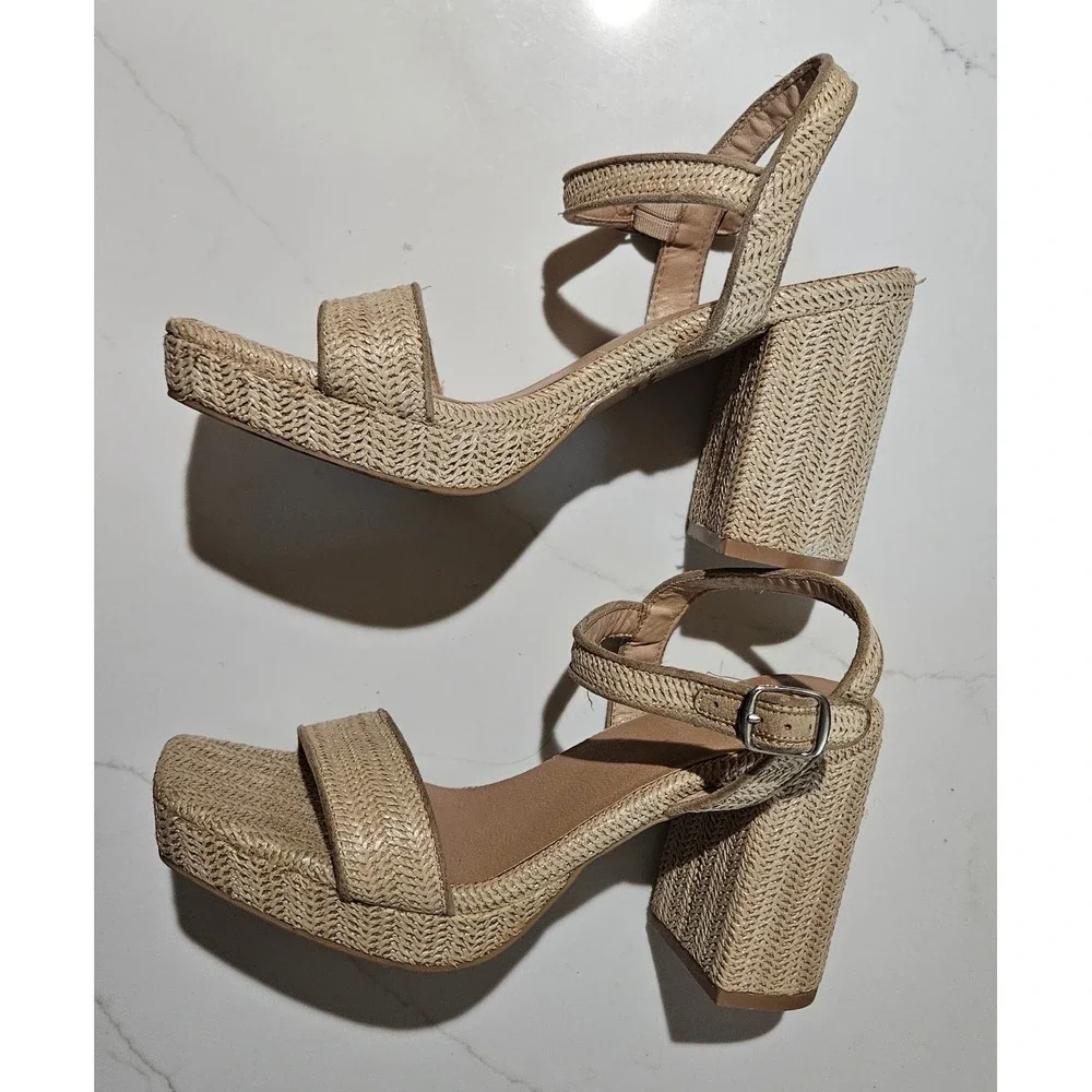 Torrid Beige Woven Straw Block Heel Sandals Square Toe Wide Width 8.5W